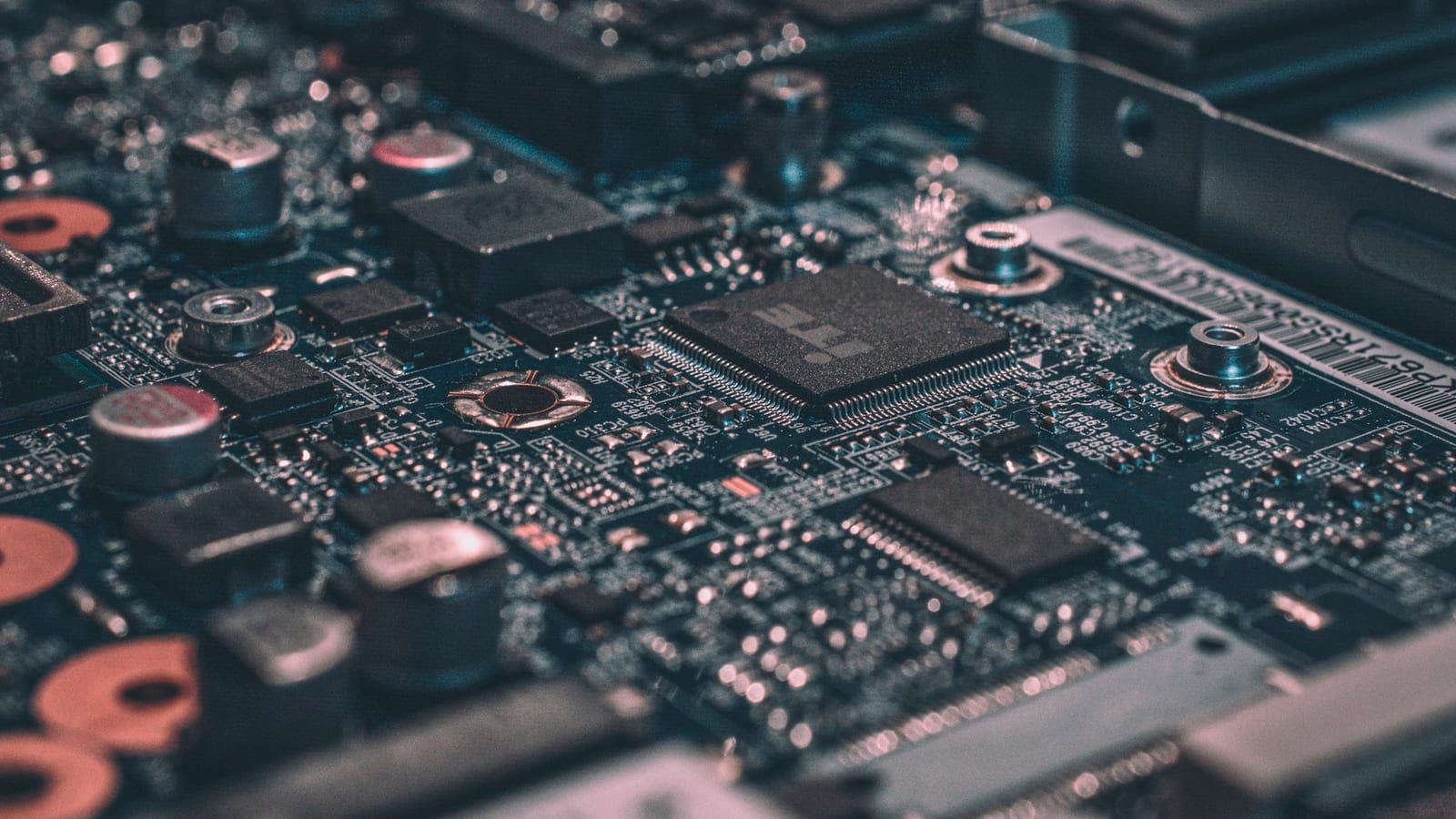 AI 반도체 생태계와 파운드리 협력을 상징하는 반도체 칩 이미지