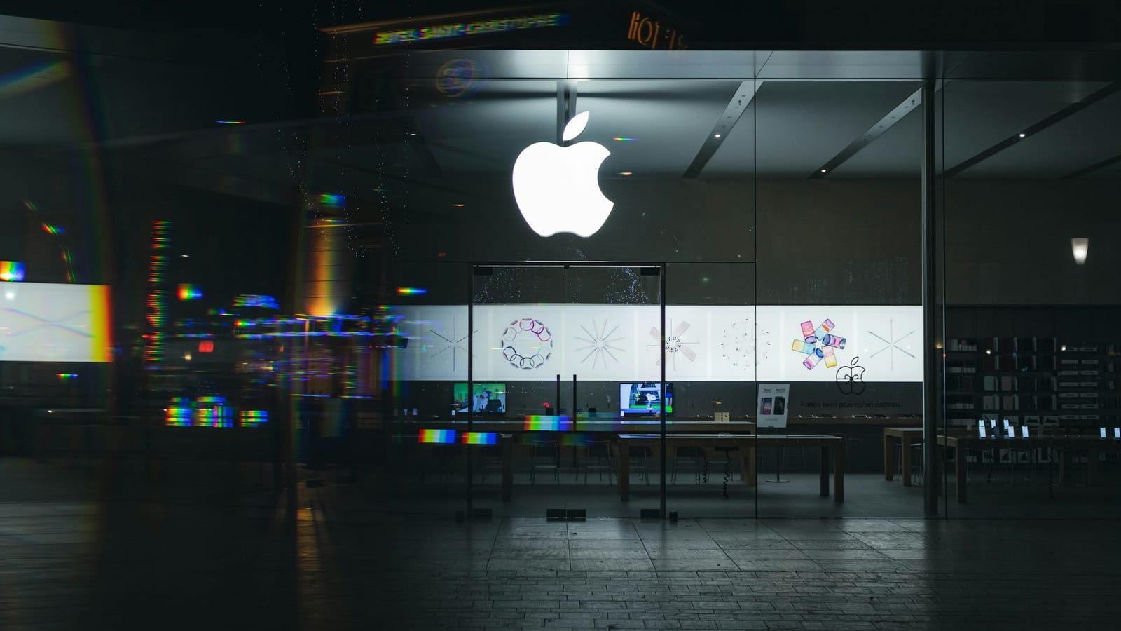 애플 WWDC 2026 개발자 컨퍼런스에서 iOS 27과 시리 AI 재설계를 발표하는 무대