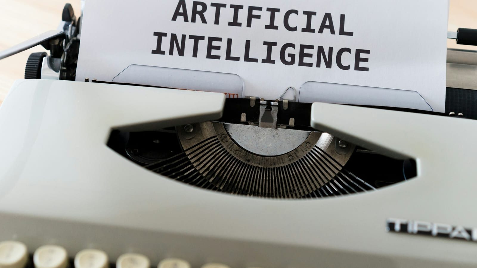AI 스타트업이 산업 현장용 LLM 서비스를 개발하는 모습을 연상시키는 이미지